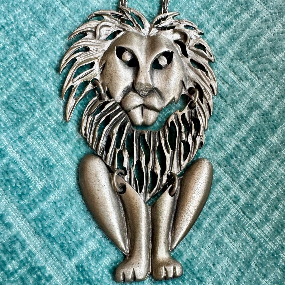 Vintage MCM Articulated Pewter Lion Pendant on Chain - Picture 2 of 10